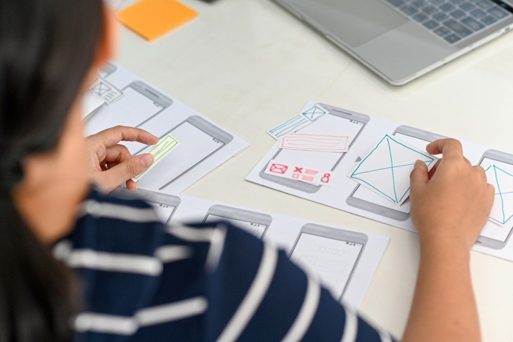 Enhancing User Experience through Usability Testing in Mobile Applications Usability Testing in Mobile Applications